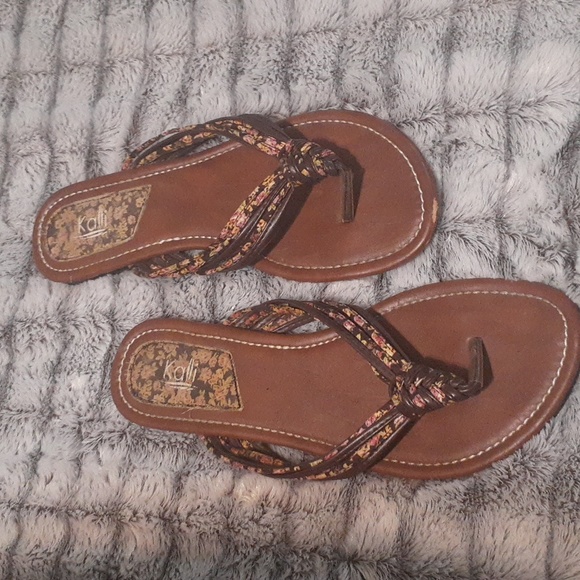 Womens Size 10 Sandals Flip flips brown leather + floral pattern - Picture 4 of 5